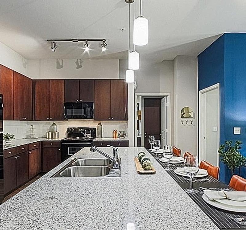 Aspire at 610 photo